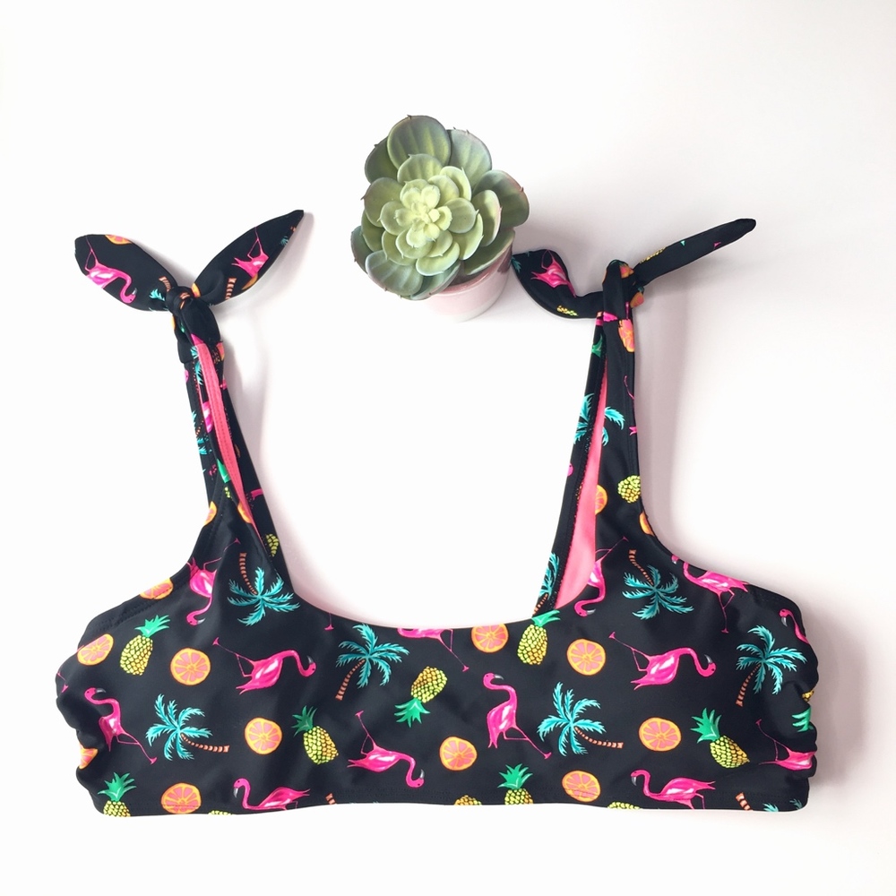 xhilaration | NWOT Flamingo Print Bikini Top B1